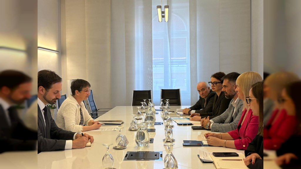 Gradonačelnik Mićin na sastanku sa ambasadorkom Nemačke Anke Konrad u Novom Sadu