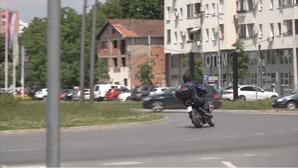 ABS apeluje: Veća opreznost zbog povećanog broja motociklista na putevima