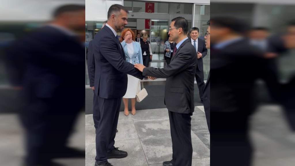 Gradonačelnik Novog Sada Žarko Mićin sa zvaničnicima grada Đinana u NR Kini