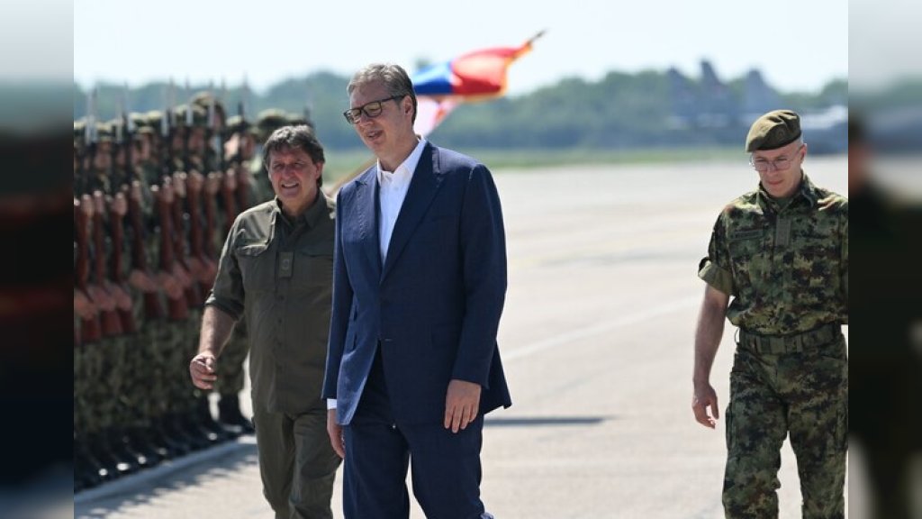 Predsednik Vučić: Vojska Srbije u potpunosti spremna da zaštiti i sačuva zemlju