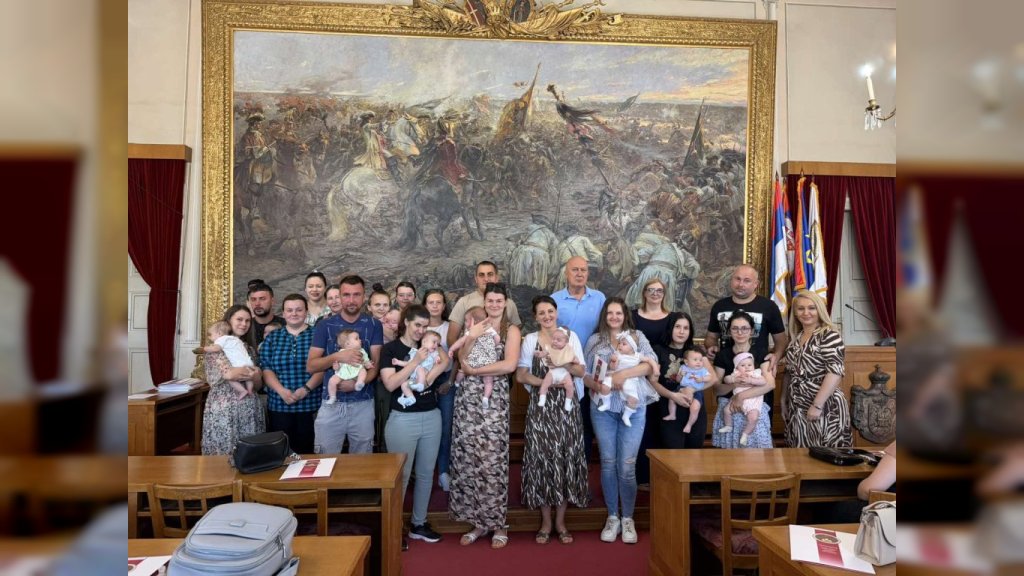 Sombor: Uručena rešenja o dodeli roditeljskog dodatka za prvorođeno dete i jednokratne pomoći za nezaposlene porodilje