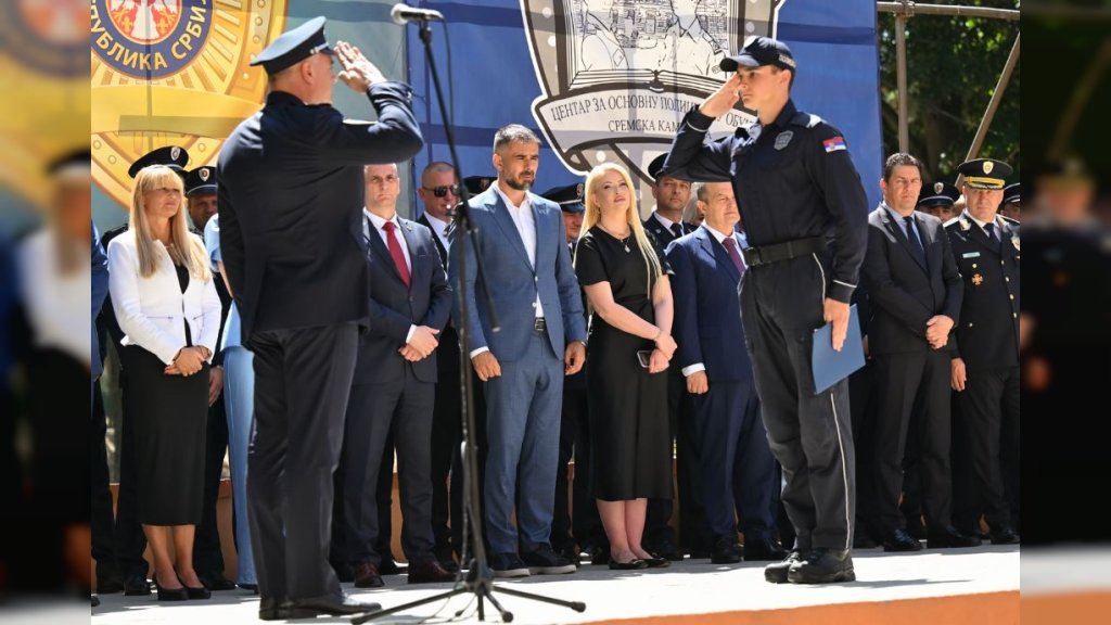 Potpredsednica Božić na promociji polaznika Centra za osnovnu policijsku obuku u Sremskoj Kamenici