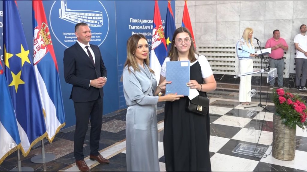 Uručeni ugovori vrednosti 200 miliona dinara za podršku mladim poljoprivrednicima u ruralnim područjima