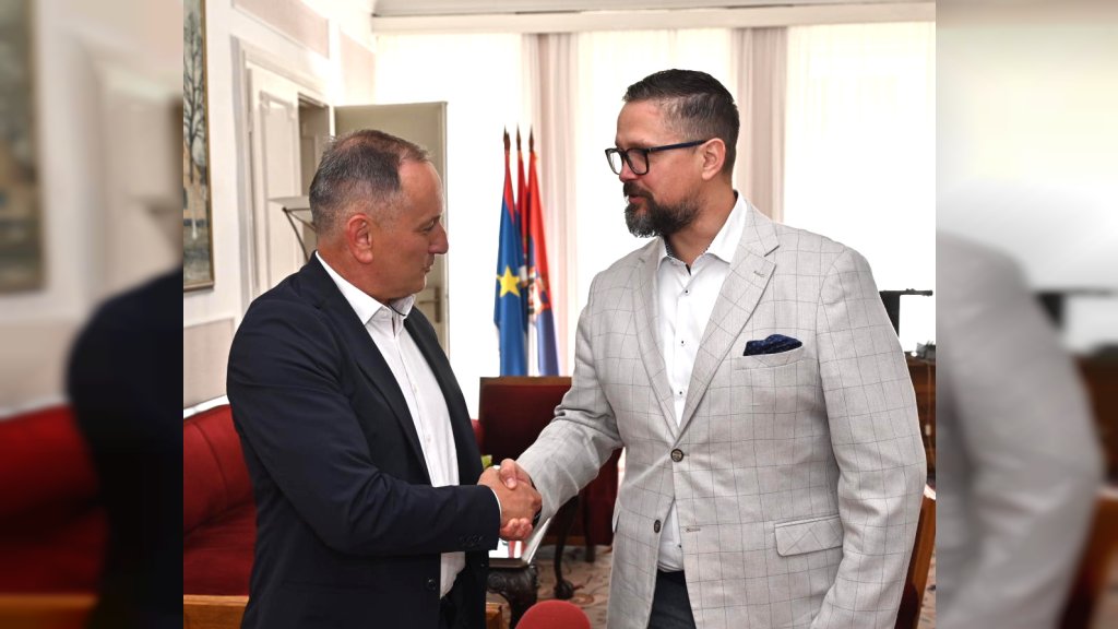 Juhas primio u oproštajnu posetu ambasadora Mađarske