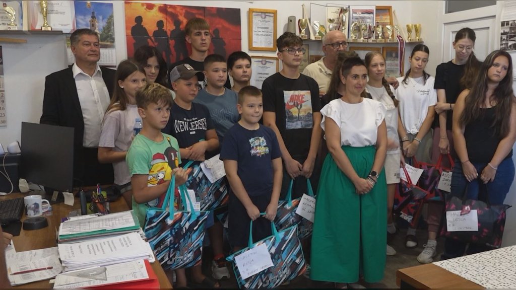 Grad Sombor petu godinu zaredom obezbedio besplatne udžbenike deci učesnika ratova