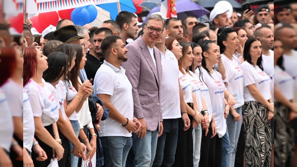Predsednik Vučić: Moramo da radimo i snažimo zemlju,ali da nikada ne dozvolimo da nas ponižavaju