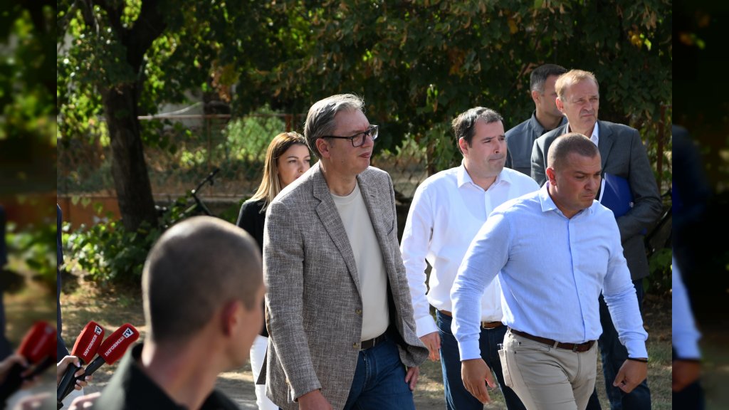 Predsednik Vučić: Odmah da se radi put od Nakova do Mokrina, uskoro druga faza bolnice u Kikindi
