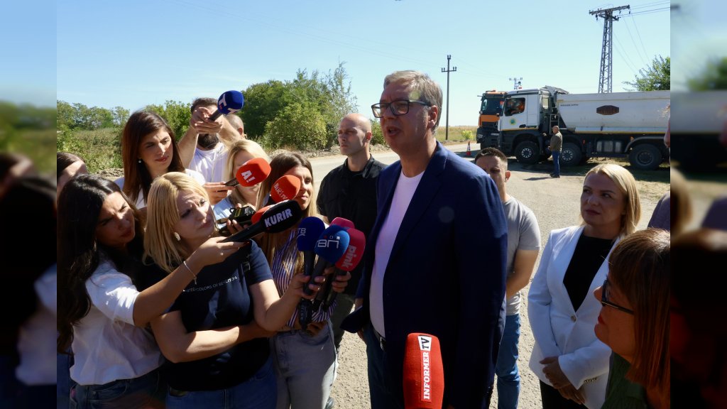 Predsednik Vučić obišao radove na putu Bački Brestovac - Bački Gračac: "Moramo sve da povežemo sa Smajlijem"