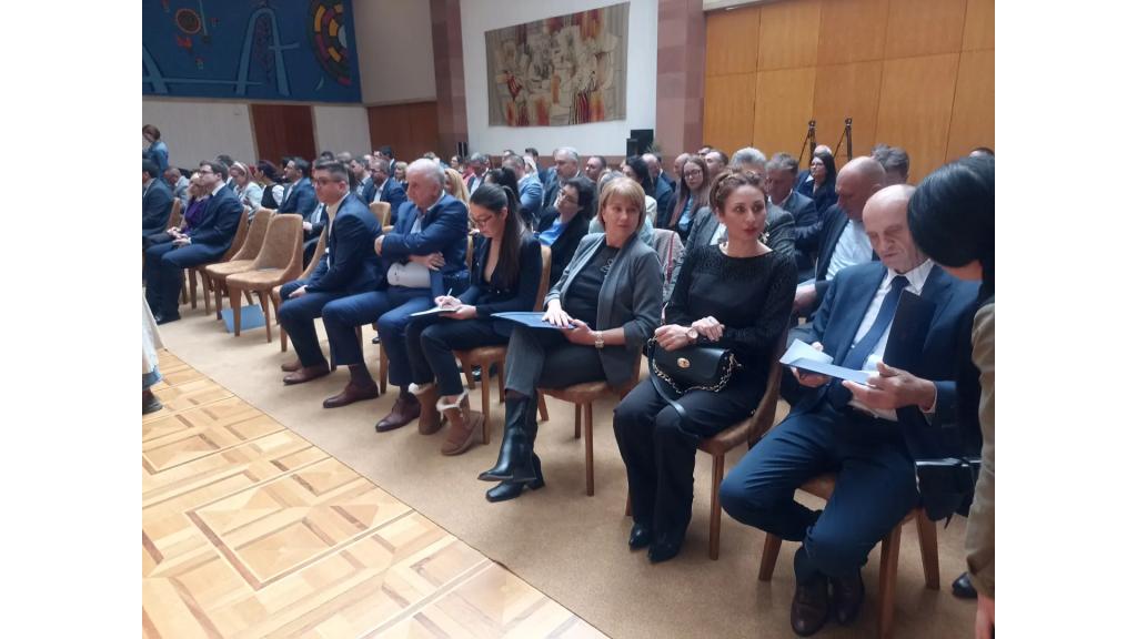 Obezbeđena novčana sredstva za unapređenje škole roditeljstva