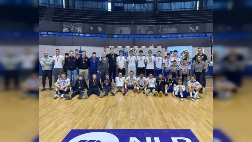 MITROVAČKI GIMNAZIJALCI ZABLISTALI NA MEĐUOKRUŽNOM TAKMIČENJU U FUTSALU U BEOGRADU