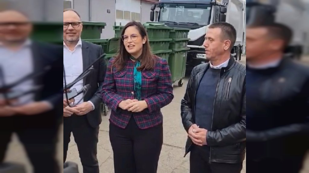 MINISTARKA ZAŠTITE ŽIVOTNE SREDINE SARA PAVKOV U POSETI KULI: Potpisani ugovori i stigla nova komunalna oprema