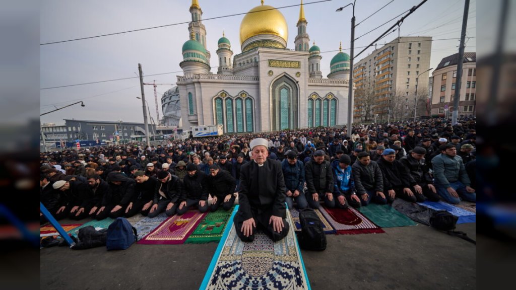 Muslimani širom sveta slave RAMAZANSKI BAJRAM