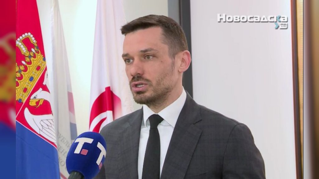 PAKETE DOBITI VIŠE OD 100.000 PENZIONERA Ognjenović: Počela podela paketa najstarijim građanima, ove godine možda još jedna podela
