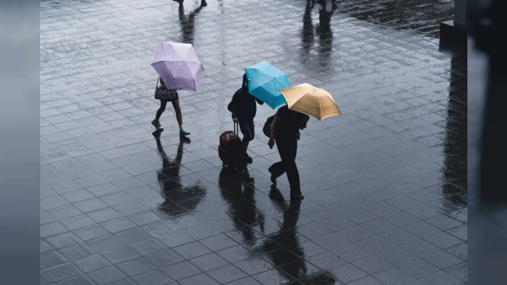 JOŠ UVEK JE RANO ZA ODLAGANJE ZIMSKE GARDEROBE Meteorolog Todorović otkrio kakvo nas vreme čeka: Evo i kada treba da se spremimo za GRMLJAVINU I PLJUSKOVE