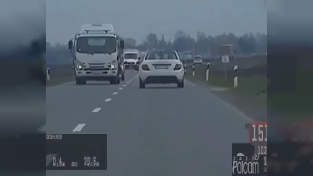 VOZIO 206 NA SAT KROZ RUMENKU: Zaustavljen vozača „mercedesa”, sledi prijava za nasilničku vožnju