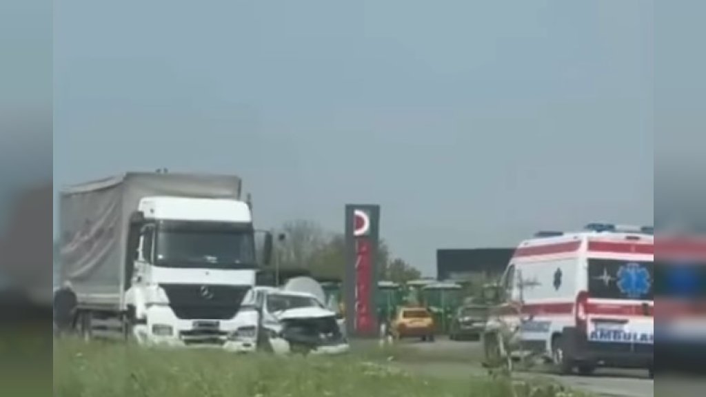 SUDAR NA RUMENAČKOM PUTU: Tri muškarca povređena, prevezeni u Urgentni centar