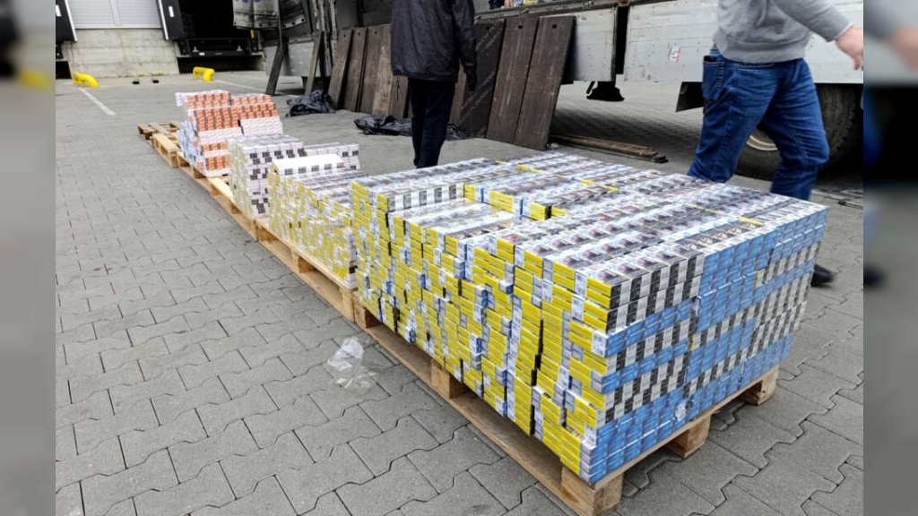 SPREČEN ŠVERC DUVANA: Pronađeno skoro 2.000 bokseva cigareta, vozač uhapšen na Bezdanu