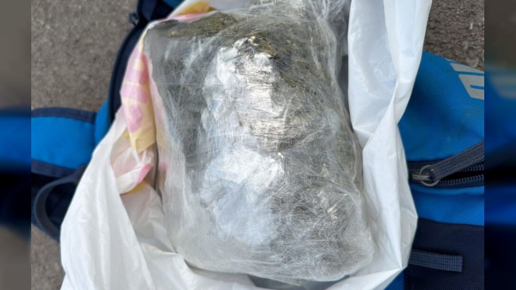 UHAPŠENI OSUMNJIČENI ZA NELEGALNU TRGOVINU NARKOTICIMA, zaplenjeno 1, 2 kilograma marihaune i manja količinu kokaina