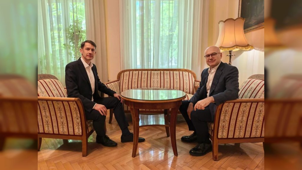 „STABILNOST, ODGOVORNOST I REZULTATI OSTAJU NAŠ ZAJEDNIČKI CILJ“ Vučević sa Balintom Pastorom o saradnji SNS i Saveza vojvođanskih Mađara