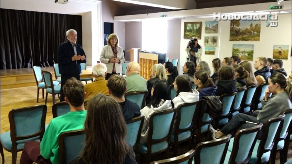 EMOCIJE, UMETNOST I SEĆANJA: Šezdeset godina kasnije,prvi maturanti predstavili svoje radove