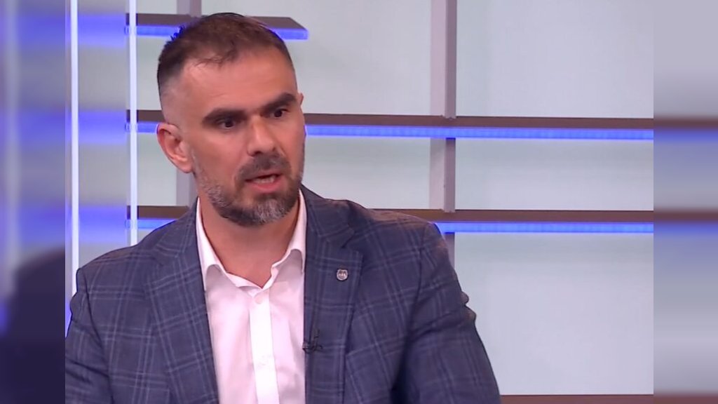 GRADONAČELNIK MIĆIN O SIMBOLICI SPOMENIKA ŽRTVAMA PADA NADSTREŠNICE Otkrio i mesto gde bi mogao da se nalazi! 30.000 porodica biće rastrećeno kupovine udžbenika osnovcima