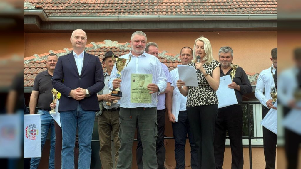 ŠLJIVOVICA, DUNJA, JABUKA, KRUŠKA Ivanišević otvorio peti „Evropski festival rakije Vojvoda Stepa”
