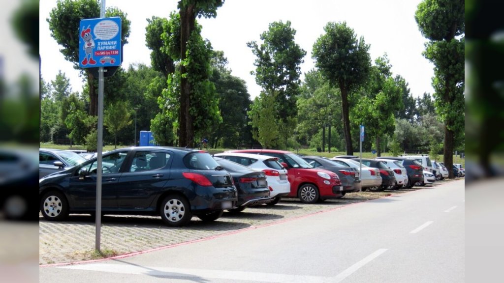 HUMANI PARKING na Štrandu