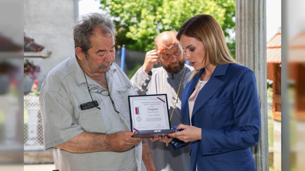 ĐURĐEVIĆ URUČILA BORAČKU SPOMENICU PORODICI ĐORĐEVIĆ Trajno svedočanstvo o herojstvu