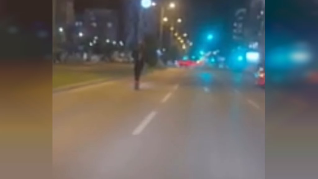 VOZAČE UZNEMIRIO PRIZOR NA BULEVARU U NOVOM SADU! U levoj traci vozio na električnom trotineru- Evo kolike su kazne