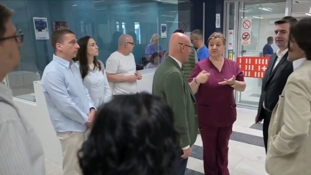 U DOMOVINU SE VRATILA NOVA GRUPA OD 13 LEKARA, DVOJE DOLAZI NA INSTITUT U SREMSKU KAMENICU Stižu iz SAD, Saudijske Arabije, Velike Britanije! Evo šta im je poručio ministar Lončar