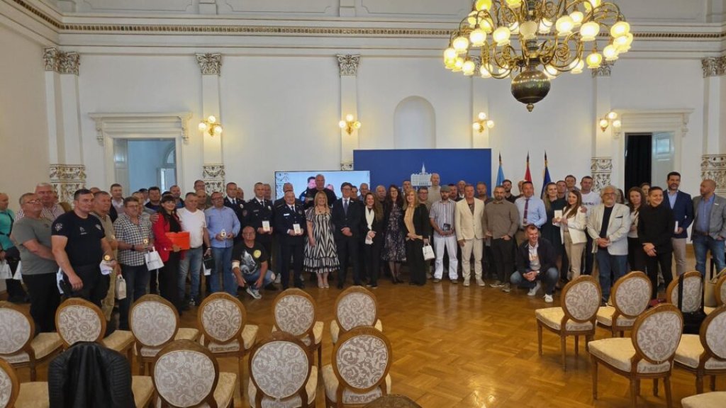 GRAD NOVI SAD ODAO PRIZNANJE VIŠESTRUKIM DOBROVOLJNIM DAVAOCIMA KRVI