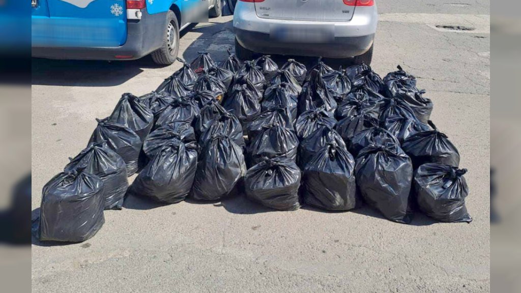 POLICIJA U „GOLFU“ PRONAŠLA 250 KILOGRAMA DUVANA, krivična prijava protiv vozača