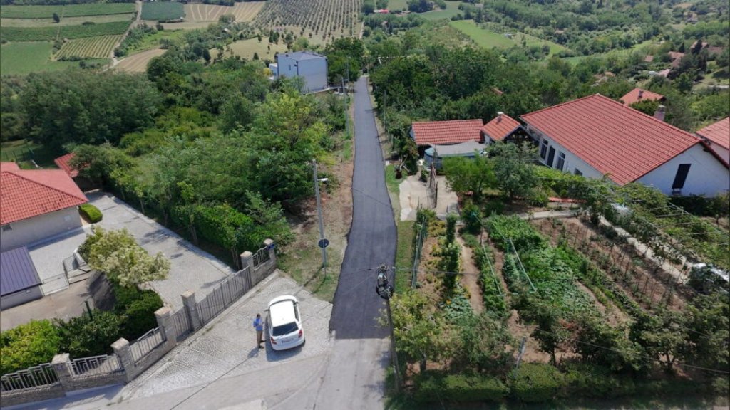 IZMENA REŽIMA SAOBRAĆAJA ZBOG POPRAVKE KOLOVOZA NA TERITORIJI MESNE ZAJEDNICE „SREMSKA KAMENICA“