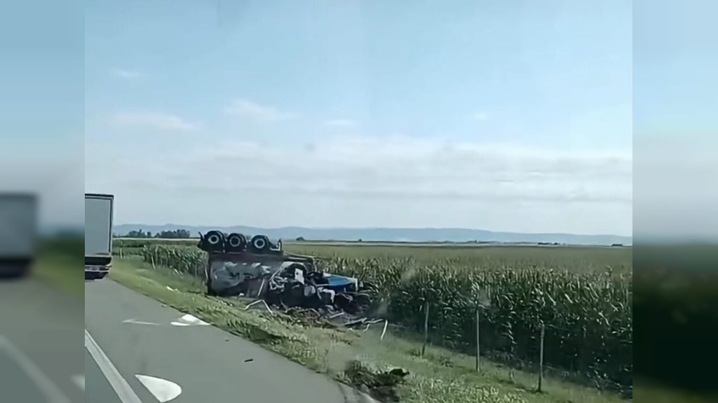 PREVRNUTA CISTERNA NA AUTO-PUTU SUBOTICA – NOVI SAD: Vatrogasci brzom reakcijom spasili vozača