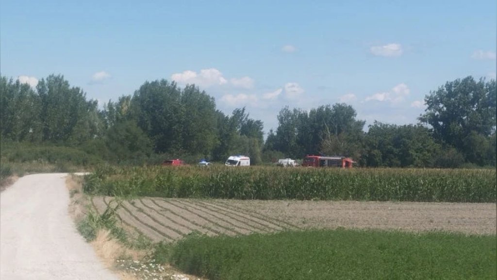 TEŠKA NESREĆA NA KLISI! AUTOMOBIL SLETEO U KANAL Sumnja se da su u vozilu TRI TELA