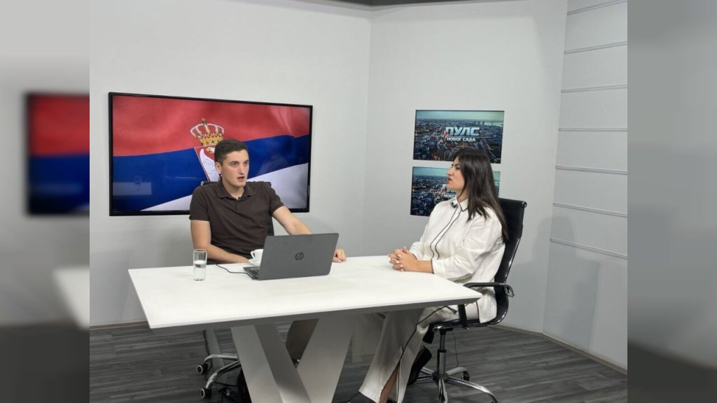 DINA VUČINIĆ BEZ DLAKE NA JEZIKU KOD PEPA U EMISIJI „PULS NOVOG SADA” Odgovorila dežurnim kritičarima napretka Srpske Atine