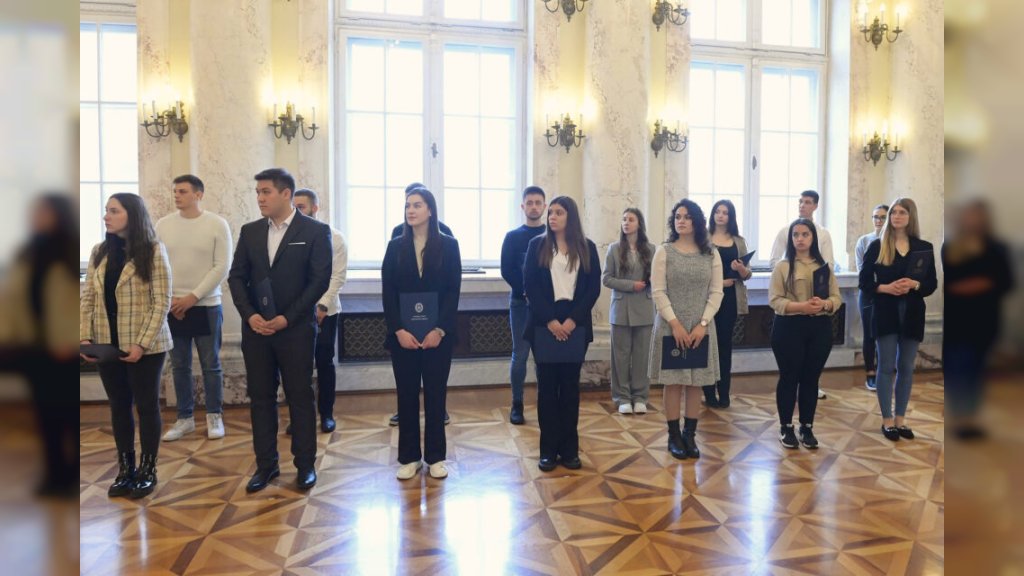 MINISTARSTVO ODBRANE DAJE 49 STIPENDIJA: Evo ko može da se prijavi i koliko novca dobija
