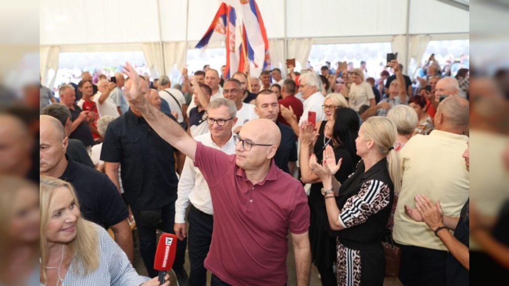 SAMO UJEDINJENA SRBIJA POBEĐUJE! Vučević poslao snažnu poruku sa skupa u Bačkom Sokolcu: „Izbor premijera ključno pitanje za narod Srbije na izborima“