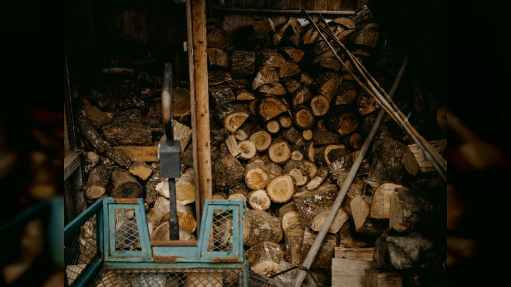 PUNE RUKE RADNICIMA STOVARIŠTA Počele porudžbine za zimu, pelet poskupeo! Ovo su detaljne cene