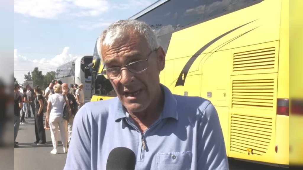 DIVLJAO NA MOTORU, POKAZIVAO SREDNJI PRST, A NA KRAJU GLUMIO ŽRTVU! Maloletni sin Jaćimovića se iživljavao u Šajkašu sa nalepnicom „Studenti pobeđuju”, na haos reagovala policija