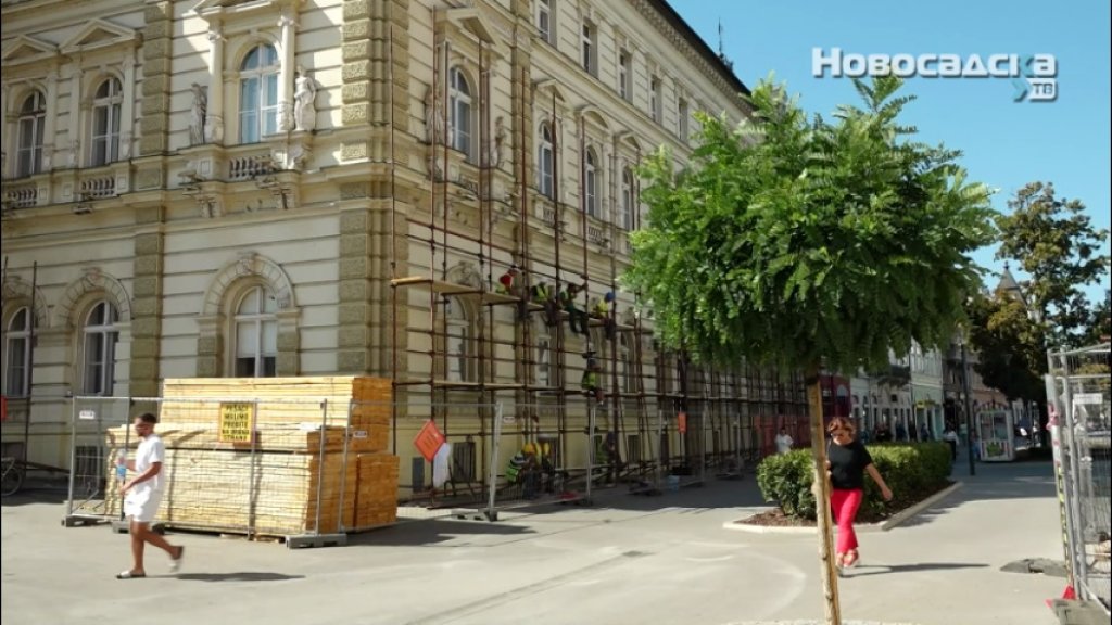GRADSKA KUĆA DOBIJA NOVO RUHO! Počela velika rekonstrukcija u centru Novog Sada – Obnova će trajati 200 kalendarskih dana