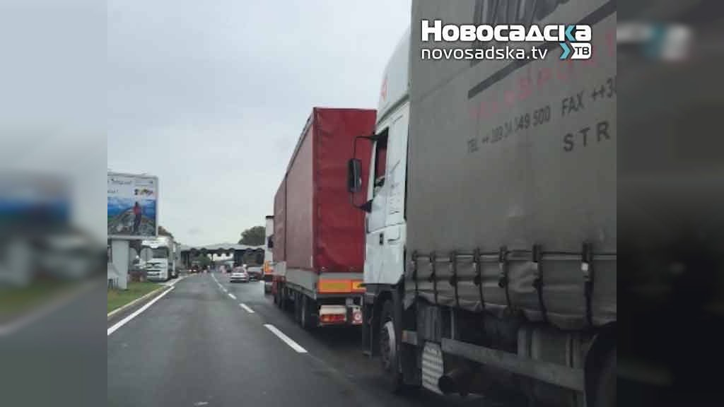 AMSS: Velike gužve na svim graničnim prelazima u piku letnje sezone