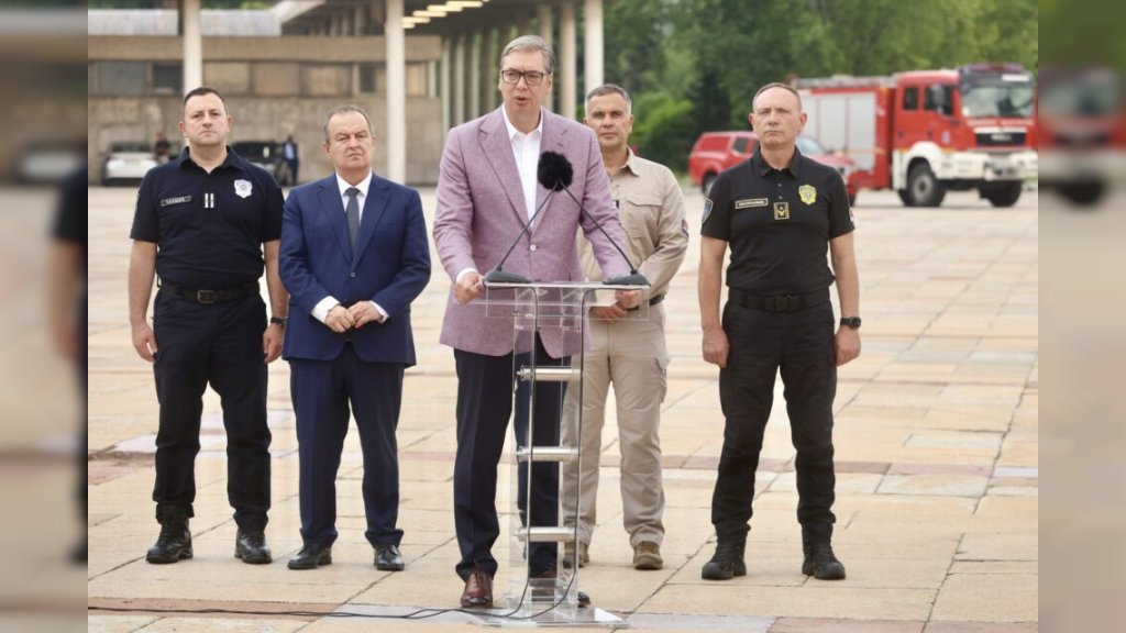 Vučić: Ove godine kupljeno 51 vozilo za gašenje požara, nabavićemo još 40