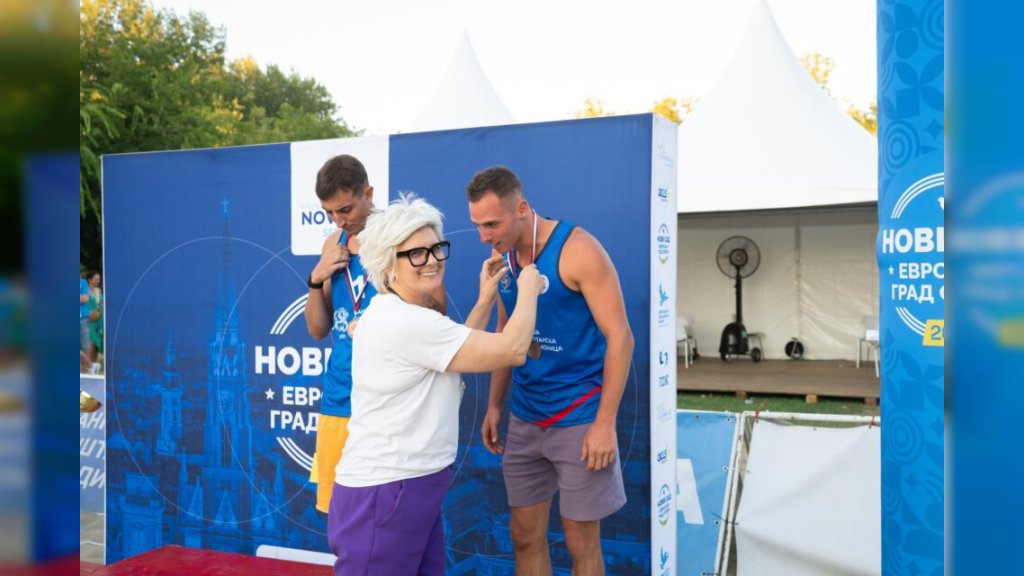 ŠTRAND U ZNAKU ODBOJKE NA PESKU Tatjana Medved uručila pehare najbolje plasiranim timovima