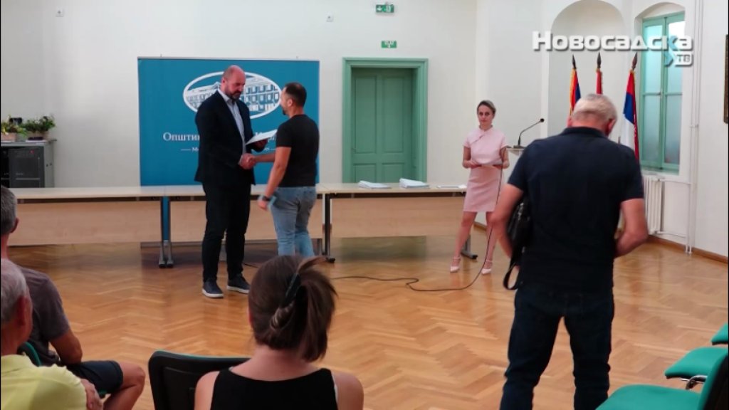 Potpisano 17 ugovora za sufinansiranje mera energetske efikasnosti u Sremskim Karlovcima