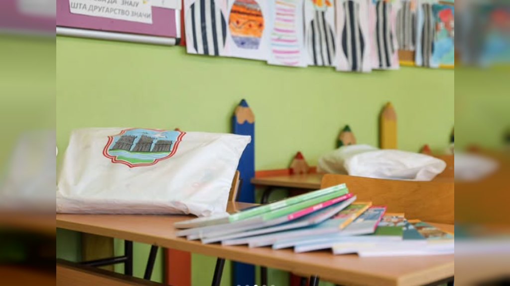 OBEĆALI – I ISPUNILI! 32.421 NOVOSAĐANIN DOBIJA BESPLATNE UDŽBENIKE, GRAD IZDVOJIO 545 MILIONA DINARA Oglasio se gradonačelnik Mićin