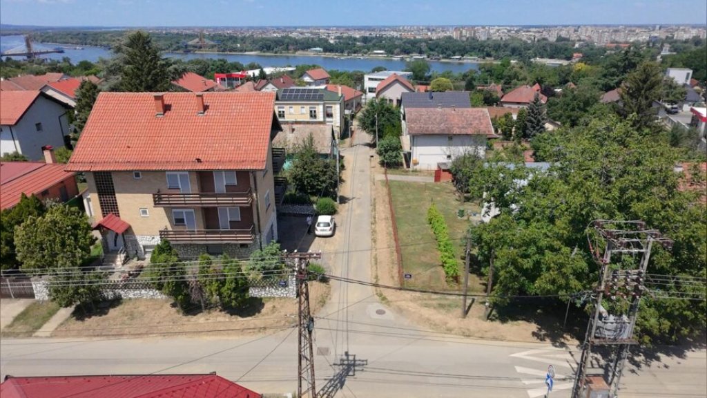 PATRIJARH PAVLE DOBIJA SPOMENIK U SREMSKOJ KAMENICI Čekaju se stručna mišljenja