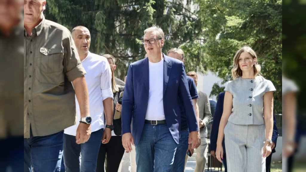 „STVARNO IZGLEDA KAO SVEMIRSKI BROD!“ Vučić obišao renoviranu OŠ „Raška“: Uloženo 3,5 miliona evra