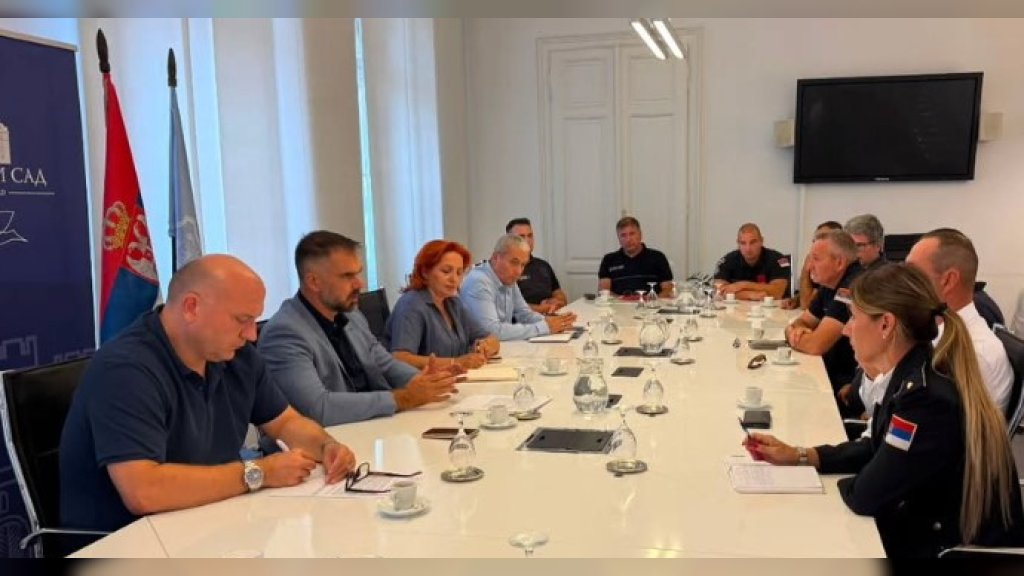 NOVI SAD JAČA VATROGASNU SLUŽBU Gradonačelnik Mićin najavio nova vozila i modernu opremu