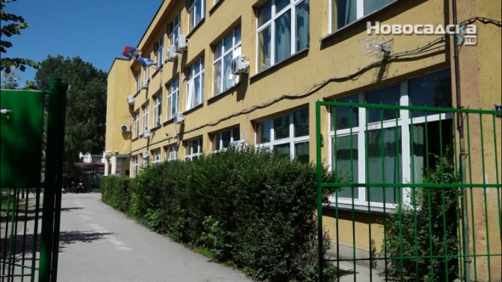 ŠKOLSKA GODINA POČELA REDOVNO U CELOJ SRBIJI Više od 62.000 prvaka danas selo u školske klupe – Stanković najavio velike promene